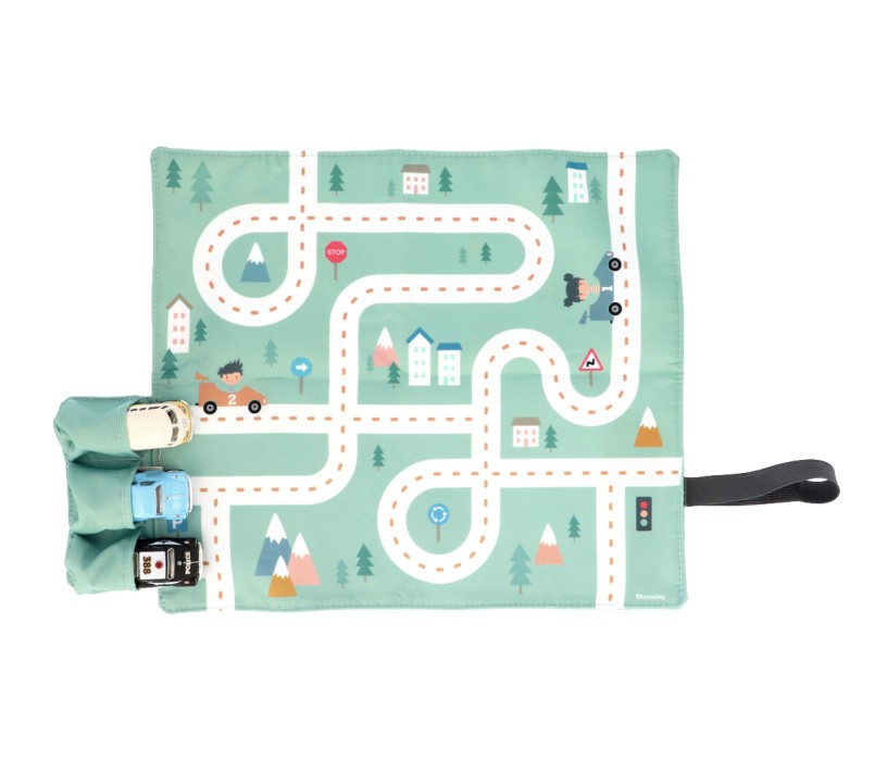 SET TOVAGLIETTA PISTA AUTO E 3 VEICOLI ASSORTITI - MONNEKA
